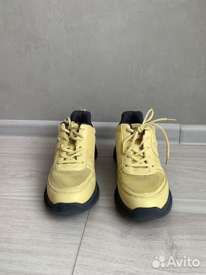 Кроссовки женские 39-40