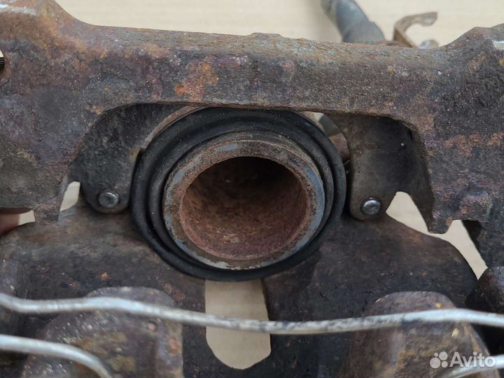 Суппорт тормозной передний Audi A4 8E B6 2000-2009