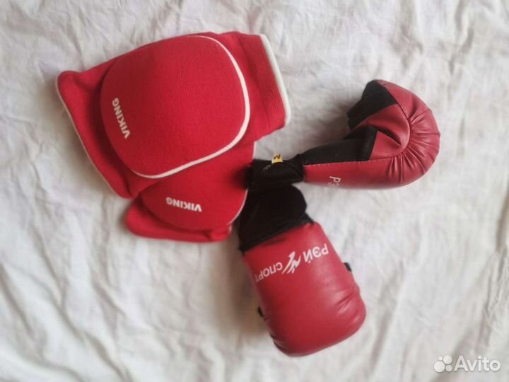 Перчатки и наколенники для единоборств