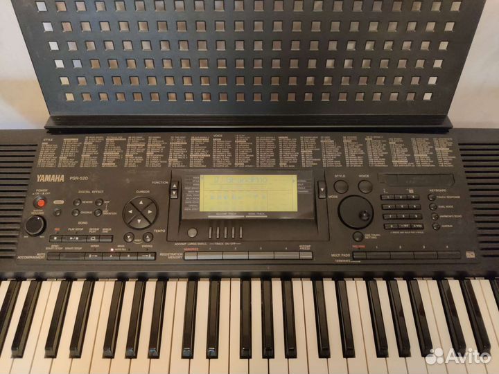 Синтезатор Yamaha PSR-520 с подставкой и педалью