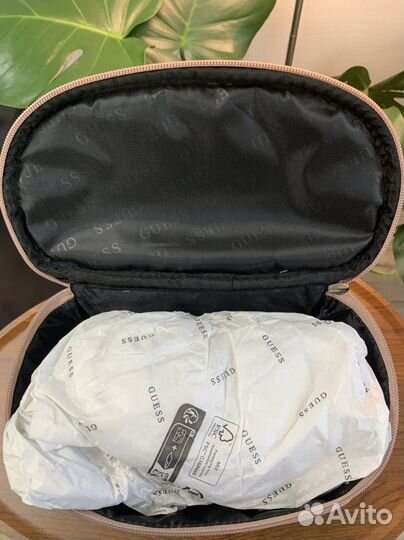 Косметичка guess