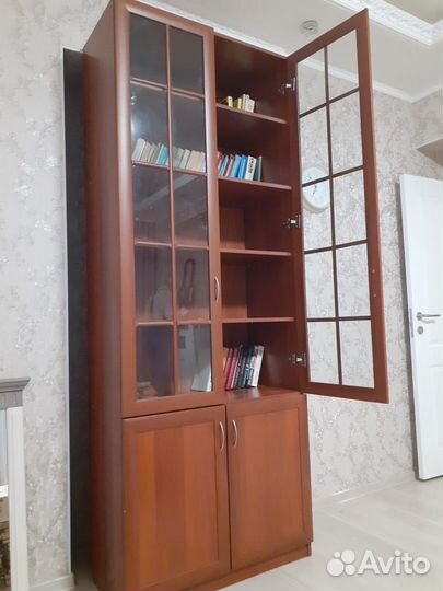 Книжный шкаф