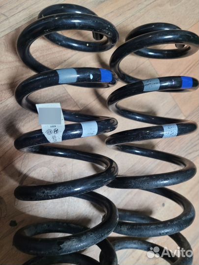 Пружины задние Hyundai Santa Fe 2022 г. оригинал