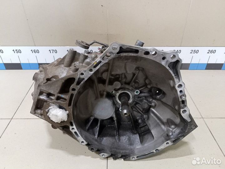 МКПП (механическая коробка переключения передач) R