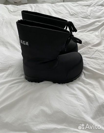 Balenciaga alaska fur boots на руках