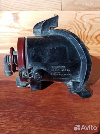 Противотуманная фара Тойота Авенсис AZT250 левая