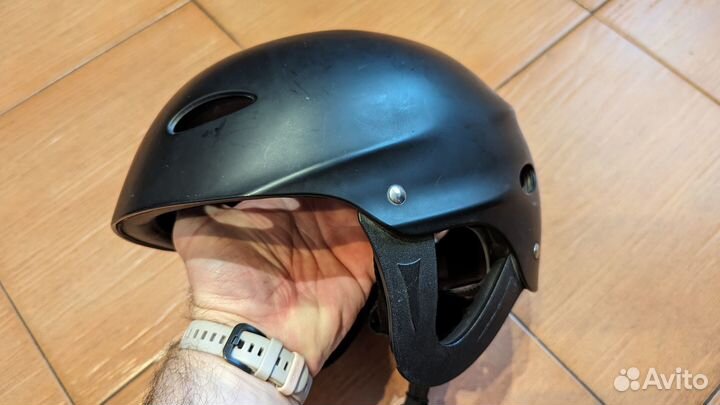 Шлем для каякинга, пакрафтинга и др. водных видов