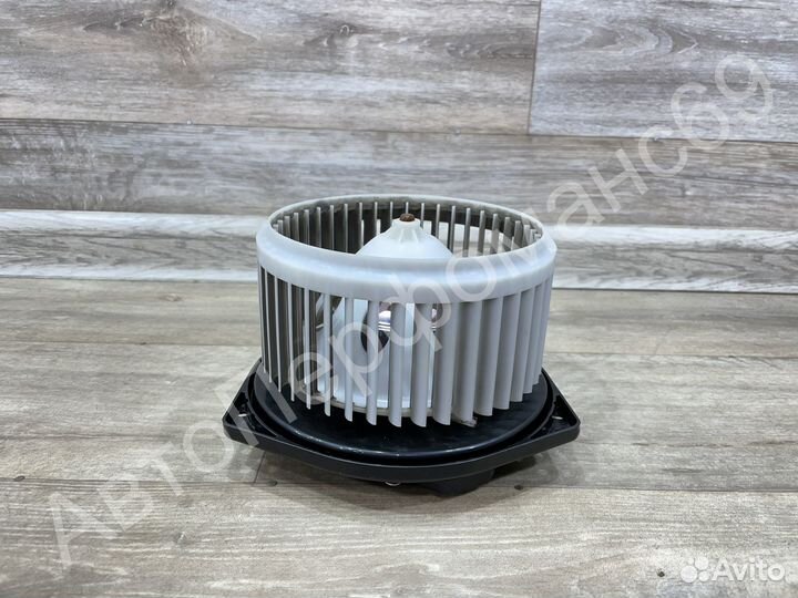 Моторчик печки вентилятор Infiniti QX80 QX70 QX50