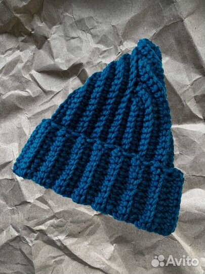Шапка вязаная ручной работы