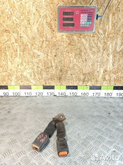 Ответная часть ремня безопасности Nissan Primera 1