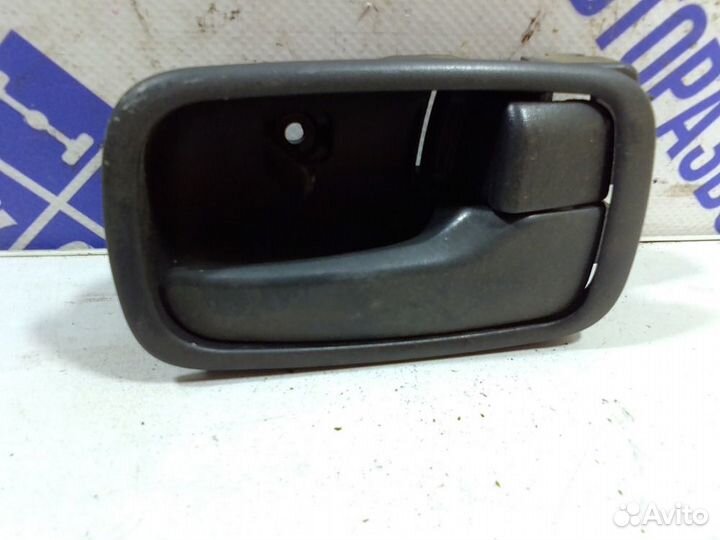 Ручка двери внутренняя передняя правая Митсубиси