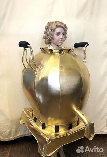 Русский народный костюм. Самовар