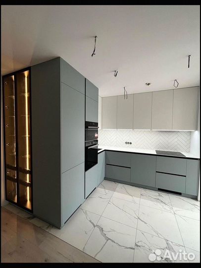 Кухня под потолок в новостройку