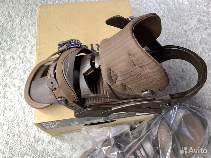 Крепления для сноуборда M Burton Cartel Новые