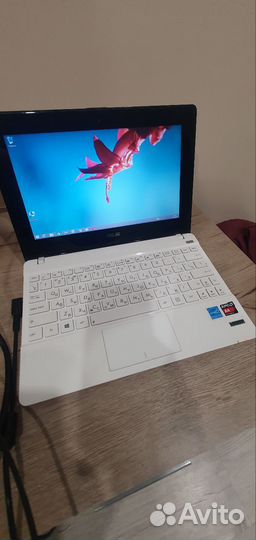 Нетбук Asus x102b