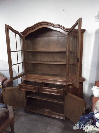 Антикварная витрина