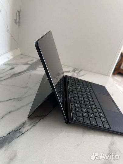 Microsoft surface SQ2