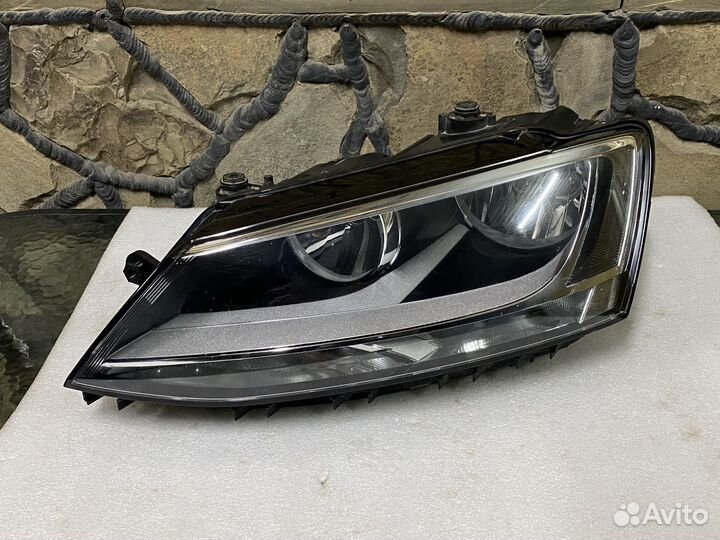 Фара левая Volkswagen Jetta 6 галоген оригинал
