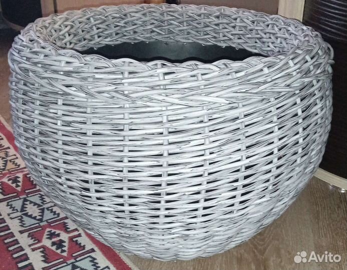 Кашпо из искусственного ротанга