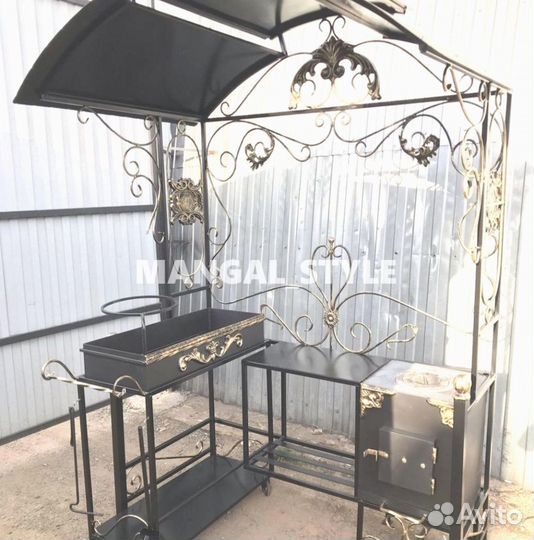 Мангал с крышей