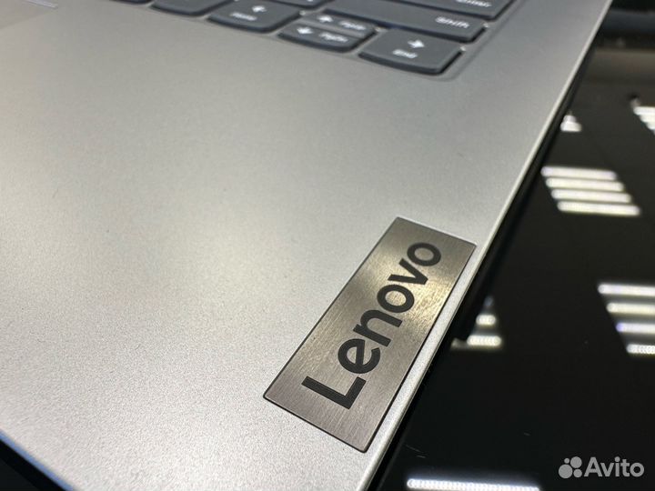 Compact Lenovo 14