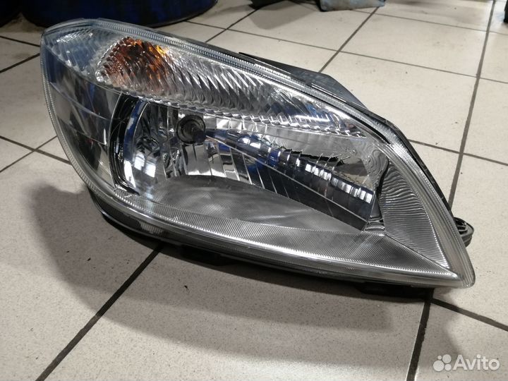 Фара передняя правая Фабия 2 рест. Оригинал