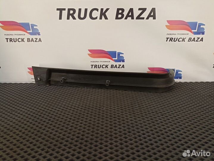 81615100397 Накладка порога левого