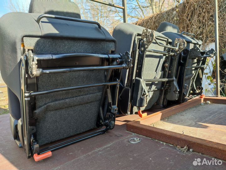 Сиденья Toyota Avensis Verso