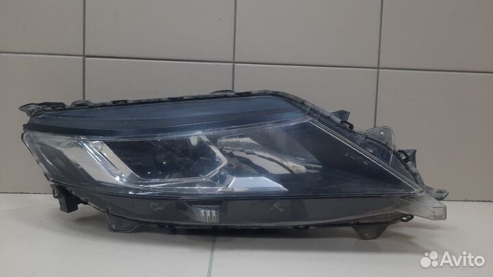 Фара правая Mitsubishi L200