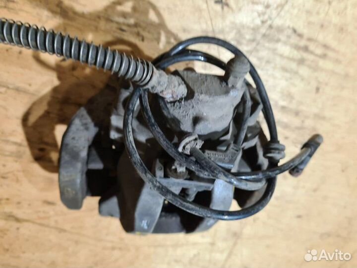 Суппорт тормозной задний левый Mercedes-Benz