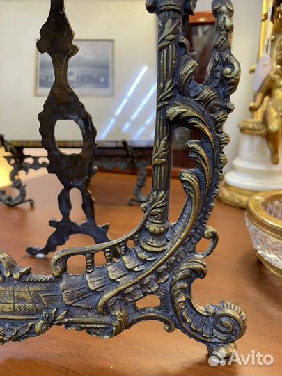 Старинная бронзовая рама для зеркала / фото