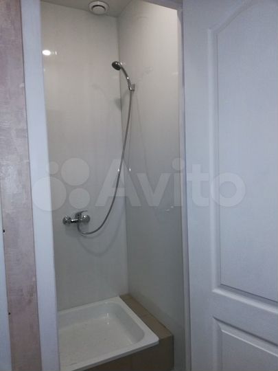 Комната 100 м² в 4-к., 1/3 эт.