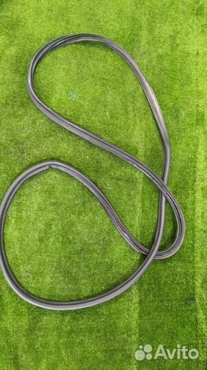 Уплотнение двери багажника Toyota Estima GSR50