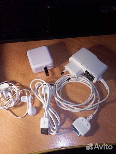 Зарядное в комплекте к iPhone 3Gs