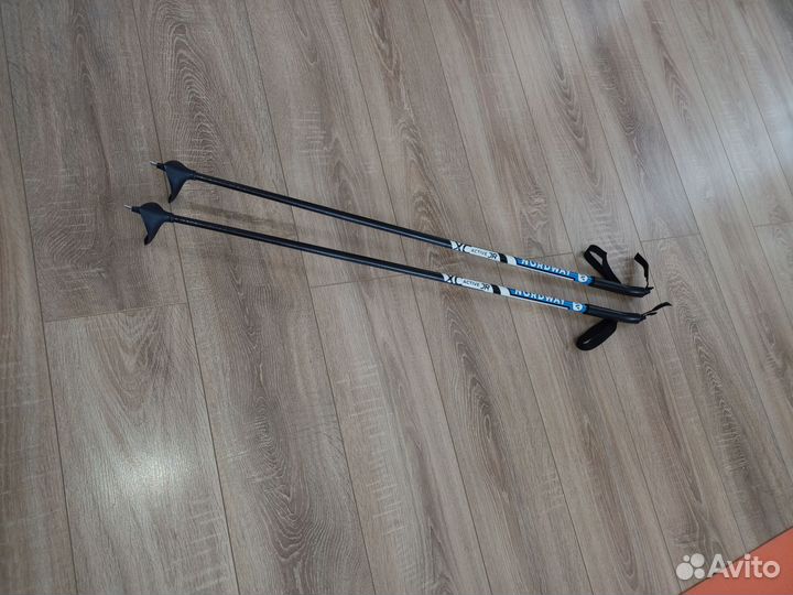Новые лыжные палки для беговых лыж