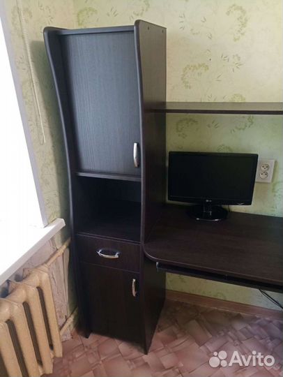 Компьютерный стол с пеналом