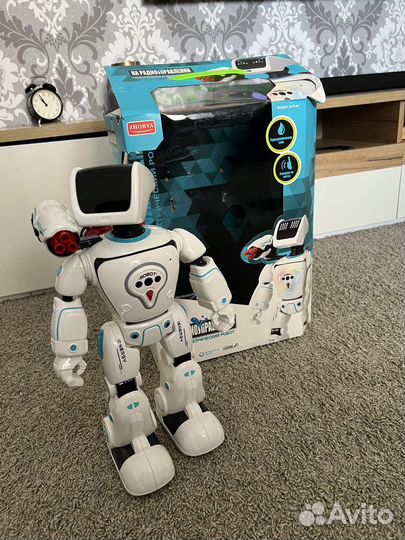 Робот на пульте управления
