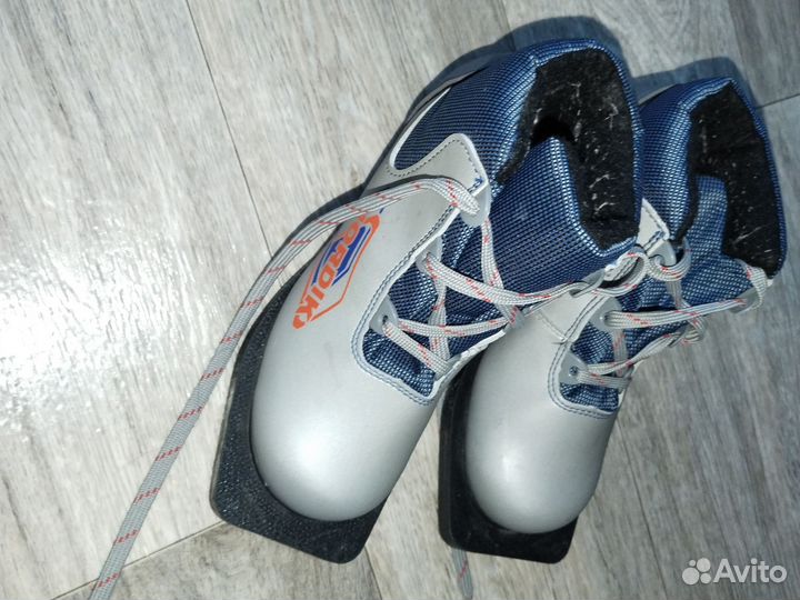 Лыжные ботинки