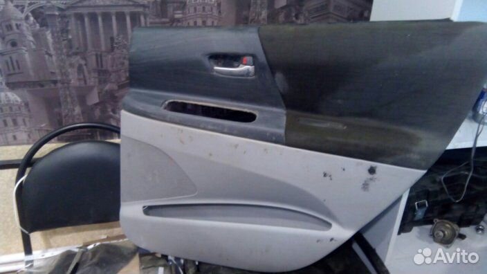Обшивка дверей задней правой на toyota OPA ACT10