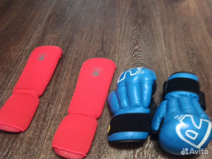 Щитки и перчатки