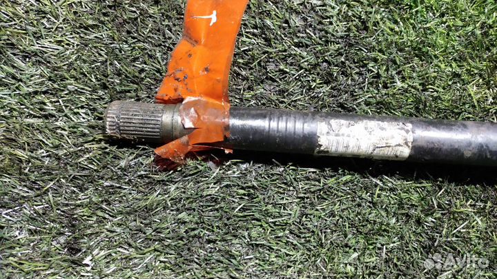 Полуось передняя левая Volkswagen Golf Plus (Mk5)