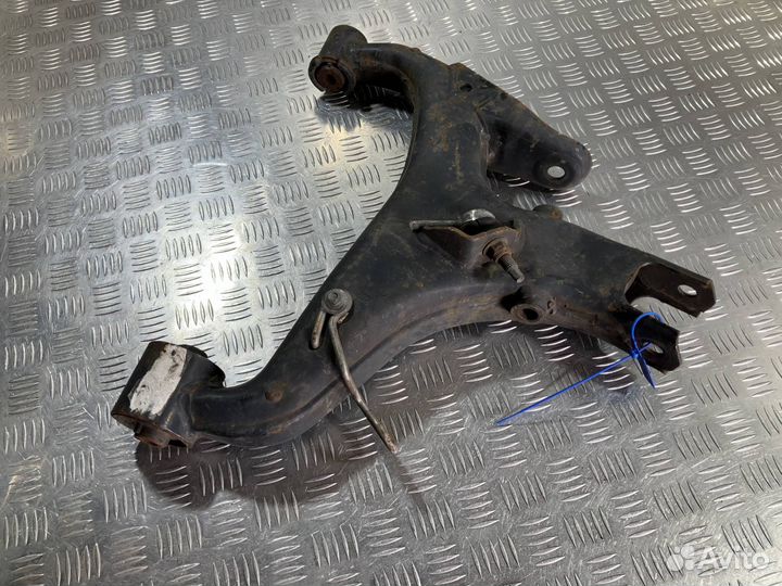 Рычаг задний правый нижний Land Rover Discovery 4