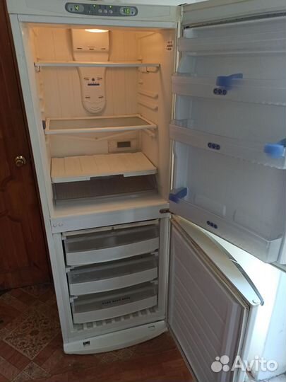 Холодильник Whirpool