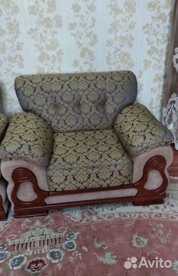 Холл угловой