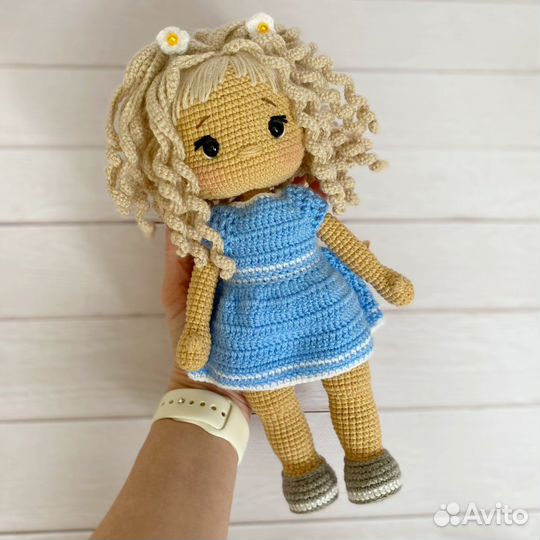 Вязаная кукла ручной работы
