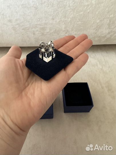 Swarovski фигурка в форме подарка