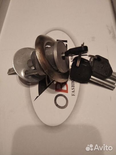 Замок дверной