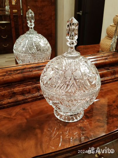 Хрустальная конфетница (Бомбоньерка)