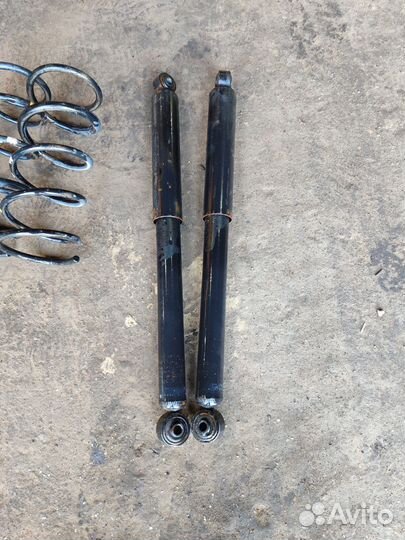 Задние амортизаторы, пружины