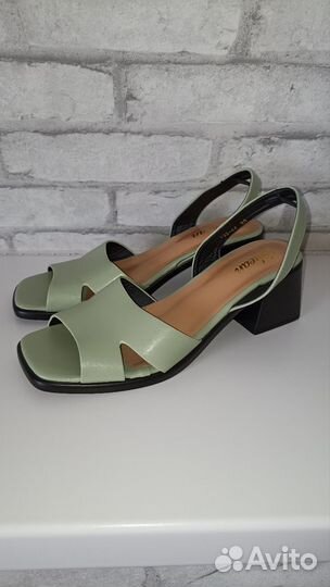 Босоножки женские 39 размер новые